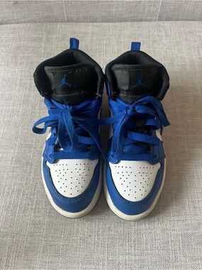 Nike Jordan Kids High-Top Sneakers, kids/boys 12, blue/white basketball, casual